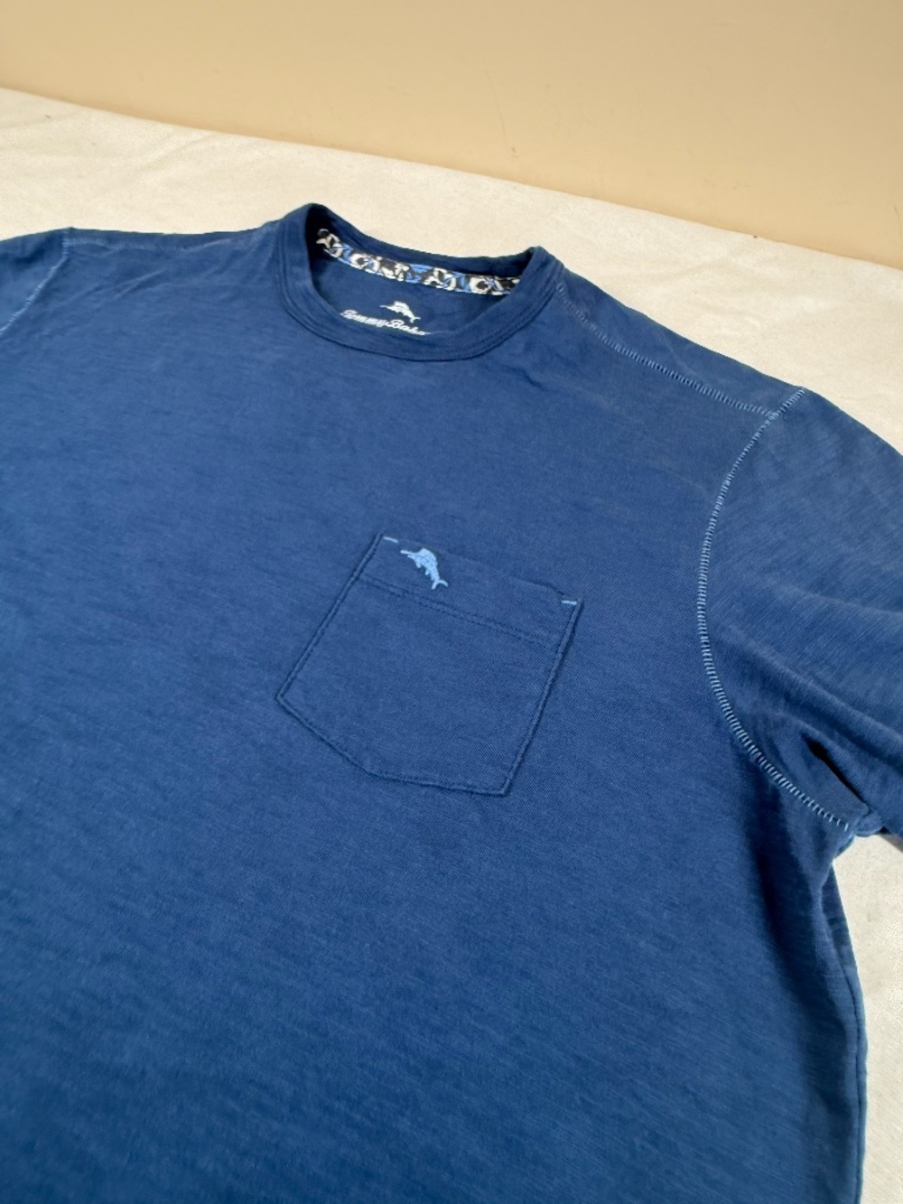 Tommy Bahama Men's Logo Pocket Tee Shirt 100% Cotton Size Small - Ocean Blue